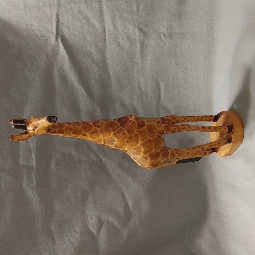 đŚ Wooden Giraffe - Picture 1 of 13